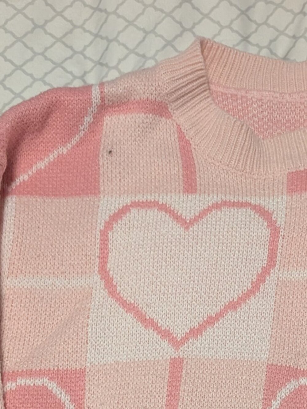 Pink cute pattern pullover sweater - Picture 3 of 3